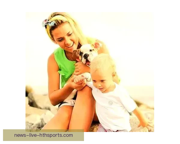 以内马尔的孩子为中心讲述球星父爱的成长故事与家庭生活全景记录